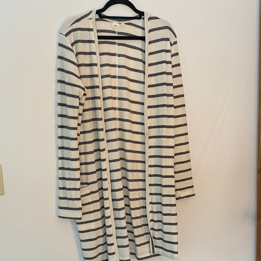 GAP Charcoal and cream Striped long Cardigan.  Size Large.  Pockets.  Quality!